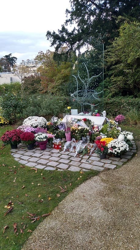 découvrez comment traverser le deuil après la perte d'un père, avec des conseils émotionnels et des ressources pour vous aider à faire face à cette épreuve difficile.