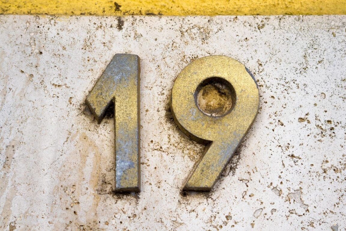 découvrez la signification fascinante de l'heure miroir 19h19 et ce qu'elle peut révéler sur votre vie. explorez les messages spirituels et les interprétations liées à cette heure particulière, ainsi que son impact sur votre cheminement personnel.