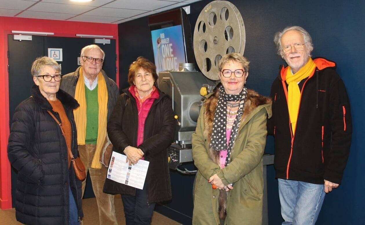 découvrez le fascinant univers de luchini à travers son dernier film tourné dans le cotentin, un lieu chargé d'histoire et de paysages époustouflants. plongez dans une aventure cinématographique unique alliant talent, émotion et bouffées de beauté naturelle.