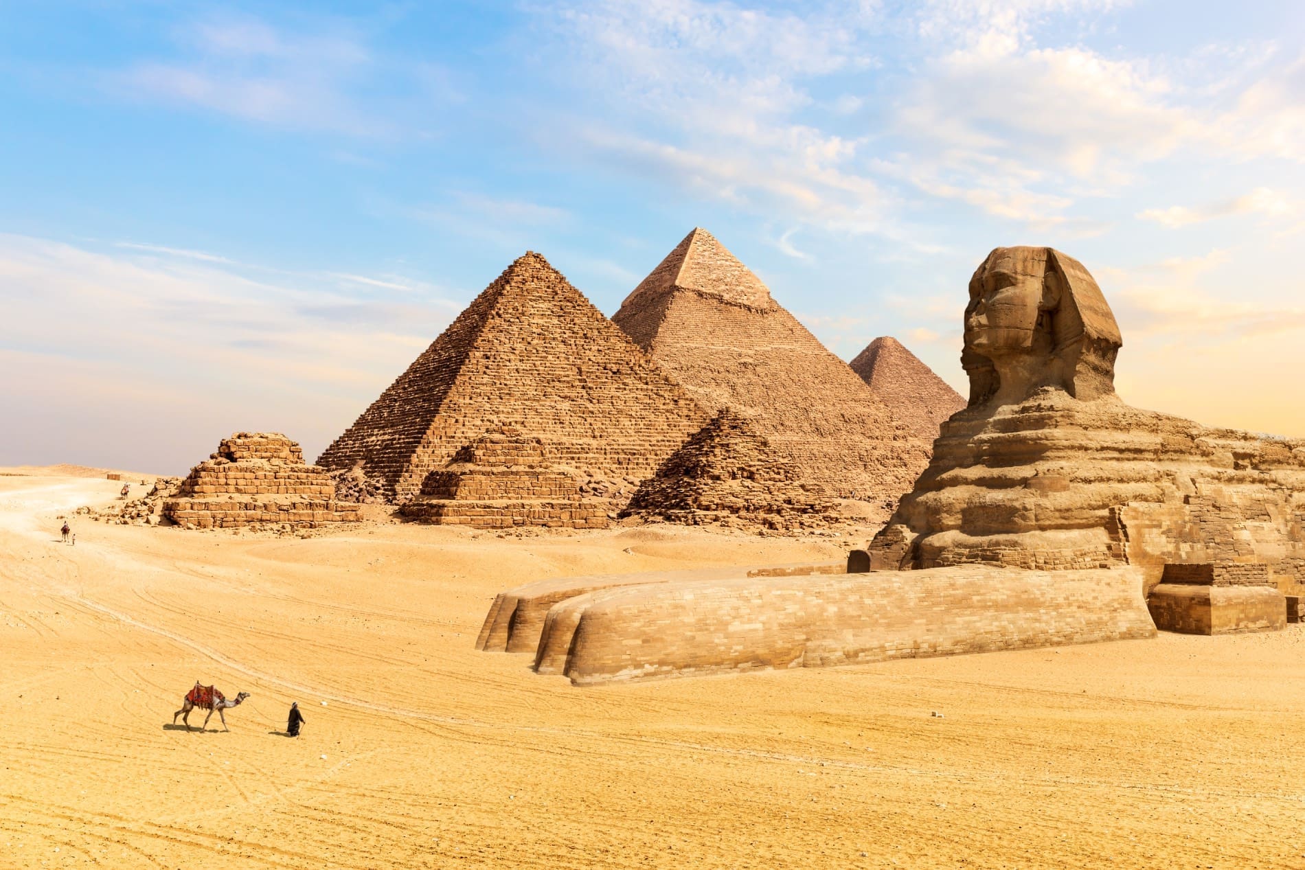 découvrez les secrets fascinants de la pyramide de khéops, monument emblématique de l'égypte ancienne. plongez dans les mystères de sa construction, ses trésors cachés et les énigmes qui entourent le souverain qui l'a édifiée. une exploration captivante qui éveillera votre curiosité pour l'histoire et l'archéologie.