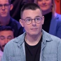 découvrez l'histoire touchante de pimprenelle, une admiratrice d'émilien, qui partage son émotion à travers un message inattendu. plongez dans cette narration révélatrice qui explore les sentiments et les connections humaines.