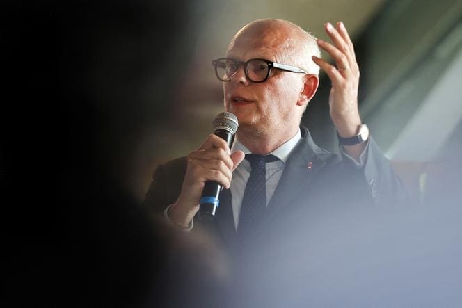 découvrez les détails de la plainte contre édouard philippe, ancien premier ministre français. analyse des enjeux politiques et des réactions suscitées par cette affaire.