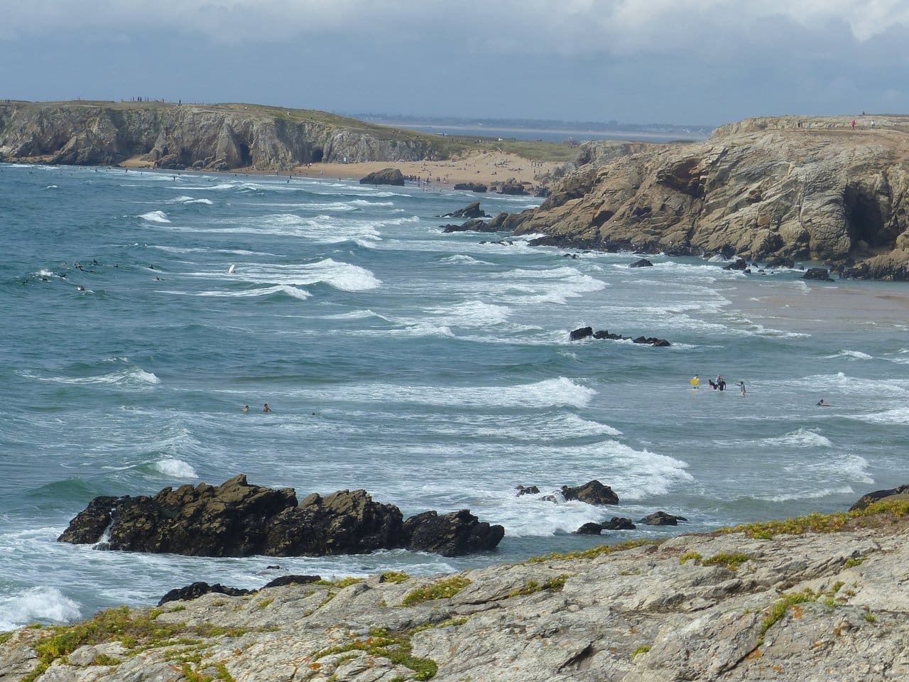 découvrez quiberon, un trésor breton où paysages époustouflants, plages dorées et traditions authentiques s'entremêlent. explorez cette destination unique et laissez-vous charmer par ses richesses naturelles et culturelles.