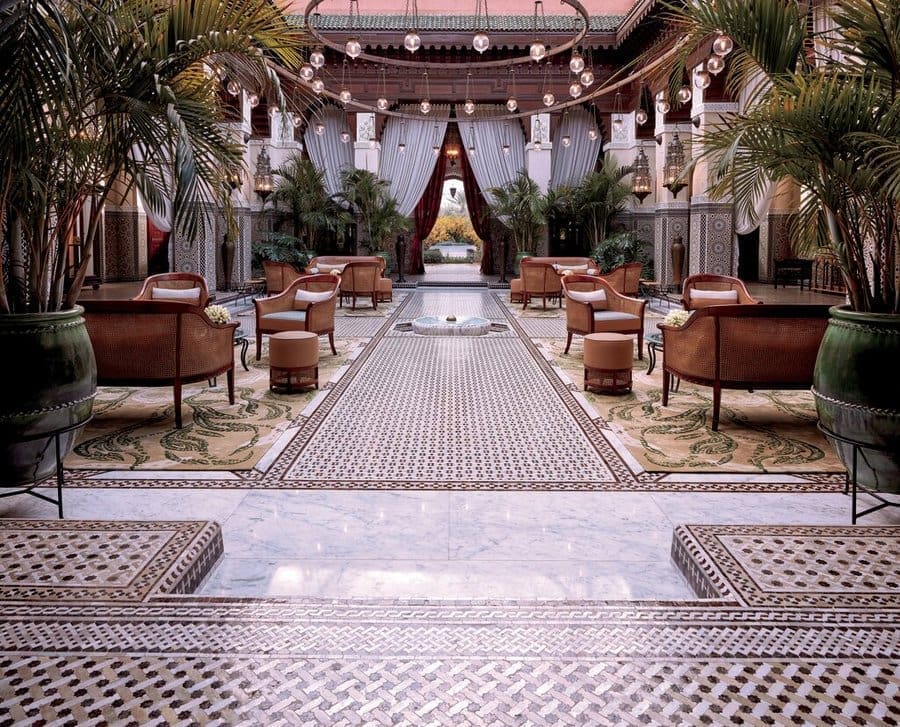 découvrez le royal mansour marrakech, un palais exceptionnel alliant luxe et tradition marocaine. profitez d'un hébergement somptueux, d'une gastronomie raffinée et de services personnalisés dans un cadre enchanteur au cœur de marrakech.