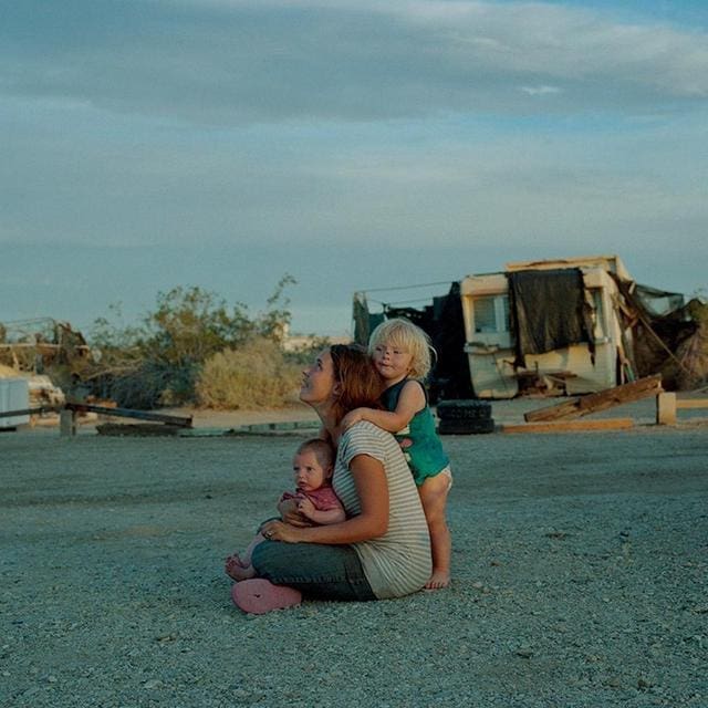 découvrez l'histoire touchante de la visite de mère ethan, un moment émouvant qui explore les liens familiaux et les souvenirs partagés. plongez dans une narration captivante qui met en lumière les émotions et les réflexions d'une mère face à son enfant.