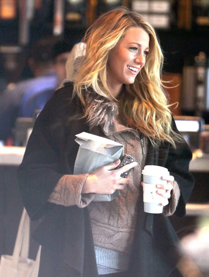 découvrez les astuces capillaires de blake lively pour sublimer vos cheveux. obtenez des conseils de styling et des secrets de soin inspirés par la célèbre actrice et icône de mode pour afficher une chevelure éclatante et pleine de vie.