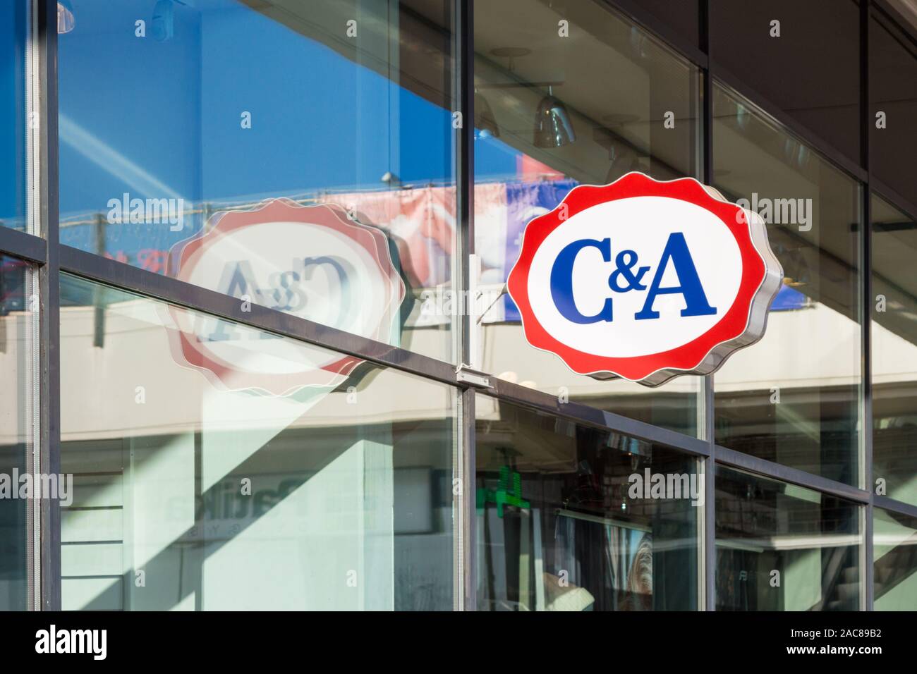 découvrez notre analyse approfondie des critiques concernant c&a. explorez les avis des clients, les tendances de la mode, et évaluez la qualité des vêtements de cette enseigne. informez-vous avant votre prochain achat !