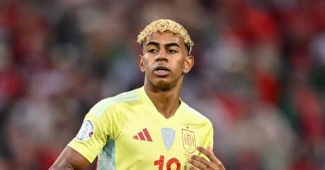 découvrez des critiques et analyses approfondies sur le football professionnel, incluant avis d'experts, performances des joueurs et décryptage des matchs actuels.