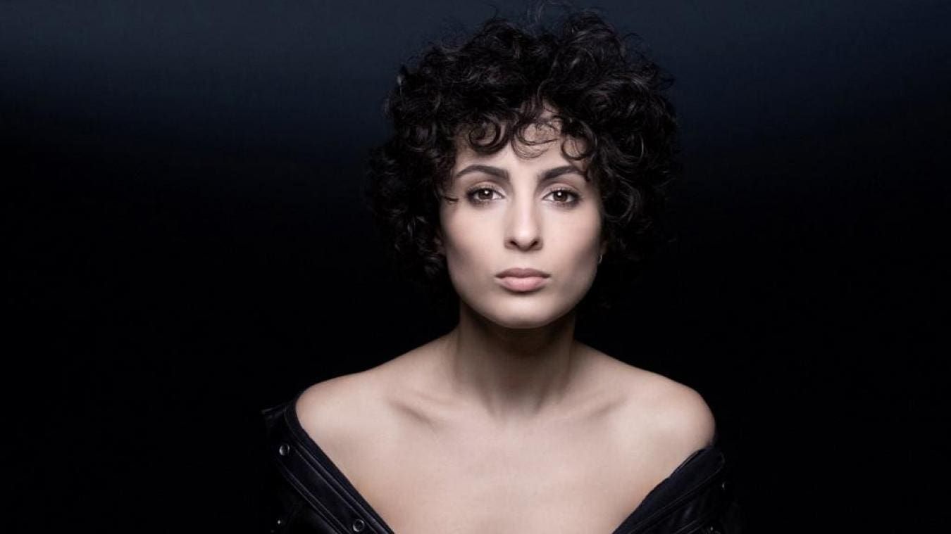 découvrez notre décryptage complet de la prestation de barbara pravi à l'eurovision 2021 : analyse de sa chanson, de sa performance scénique et des raisons de son succès auprès du public européen.