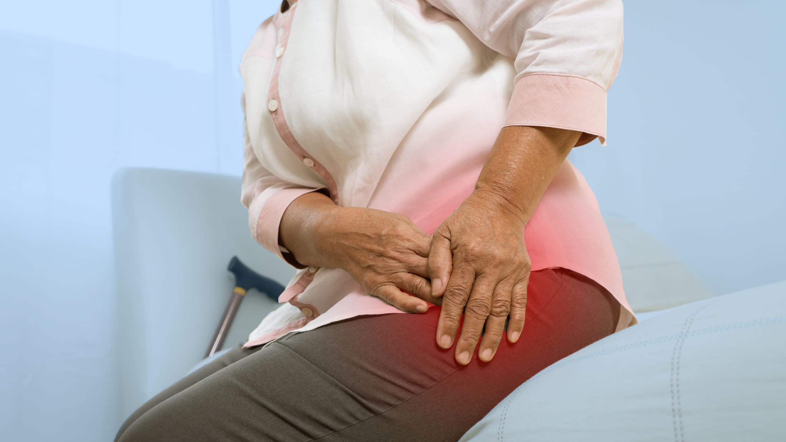 découvrez les causes, symptômes et traitements de la douleur à la hanche gauche. informez-vous sur les meilleures pratiques pour soulager votre inconfort et améliorer votre mobilité. consultez nos conseils pour une gestion efficace de la douleur et retrouvez une qualité de vie optimale.