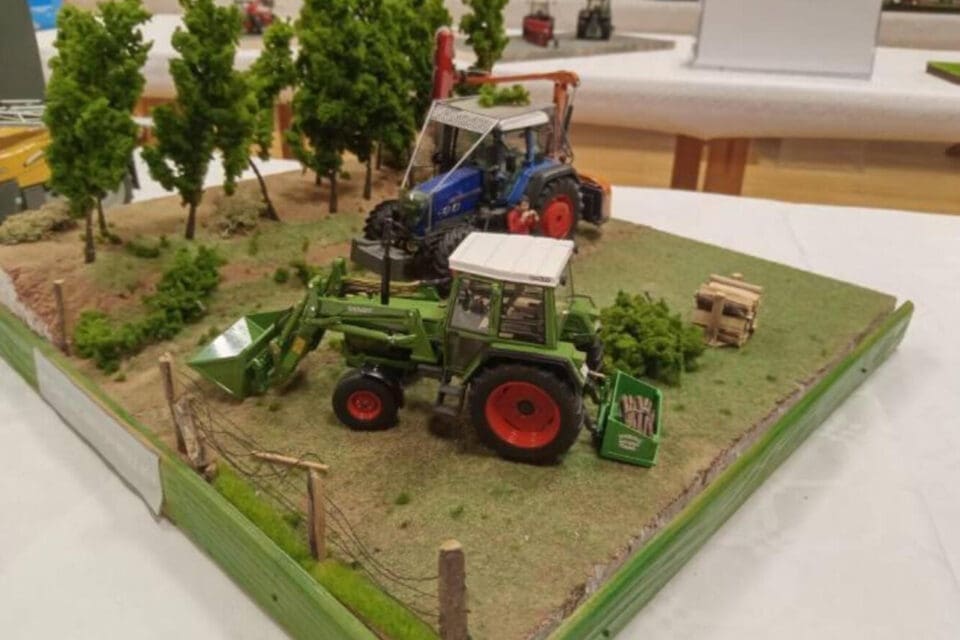 découvrez l'émerveillement de l'exposition monde miniature, où des scènes fascinantes en miniature prennent vie. plongez dans des univers détaillés, explorez des maquettes impressionnantes et laissez-vous séduire par la créativité des artistes. une expérience inoubliable pour toute la famille !