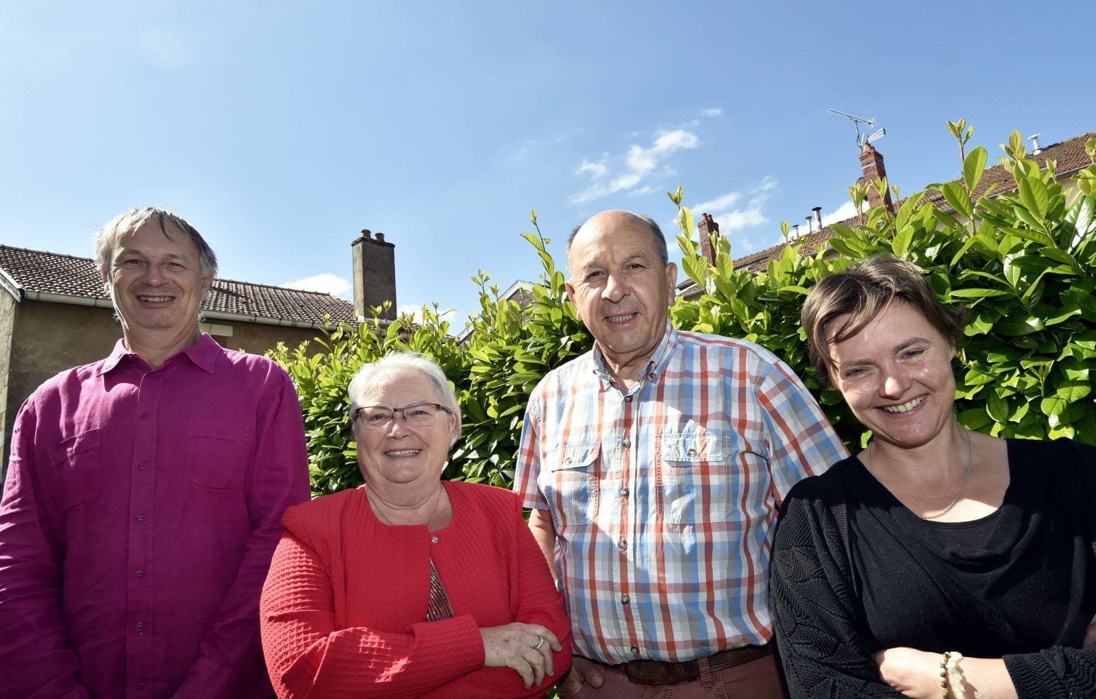 découvrez comment gilles présente sa compagne françoise, partageant leur histoire, leurs moments forts et la complicité qui les unit dans cette présentation touchante.