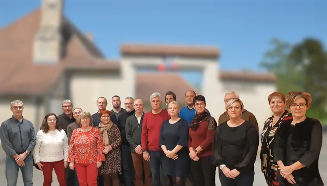 découvrez comment gilles présente sa compagne françoise et partage leur belle histoire à travers des anecdotes sincères et touchantes.