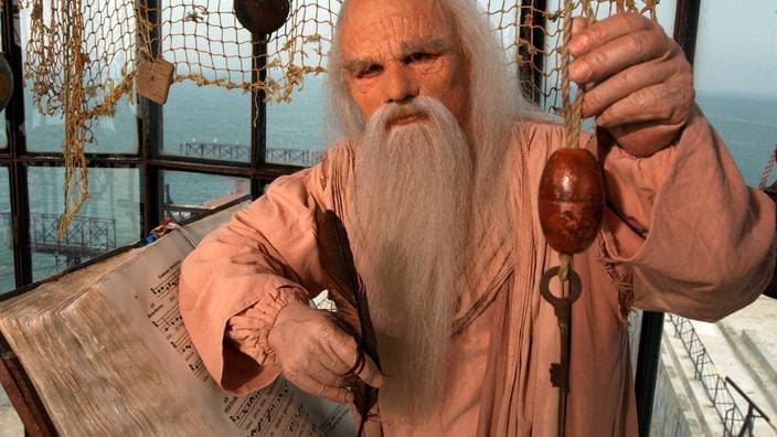 découvrez un hommage émouvant au père fouras, figure emblématique de fort boyard. retour sur son histoire, ses énigmes cultes et l’impact de ce personnage légendaire à la télévision française.