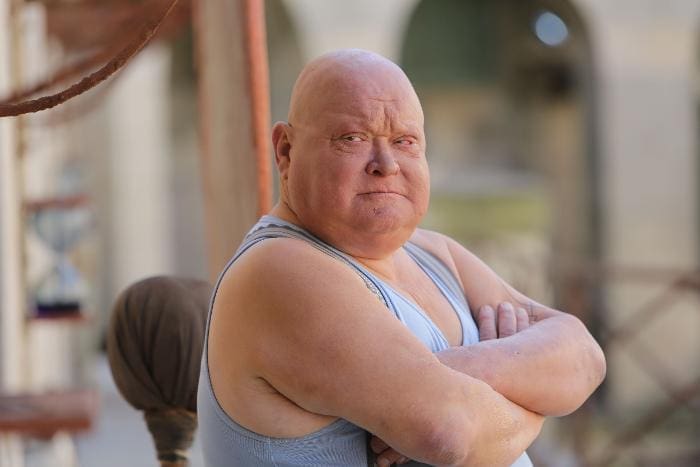 découvrez un hommage touchant au père fouras, la figure emblématique de fort boyard. parcourez son histoire, ses énigmes cultes et son influence sur plusieurs générations de téléspectateurs.
