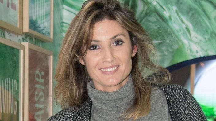 découvrez l'indignation de caroline ithurbide face à une situation polémique. analyse, réactions et enjeux expliqués dans cet article détaillé.