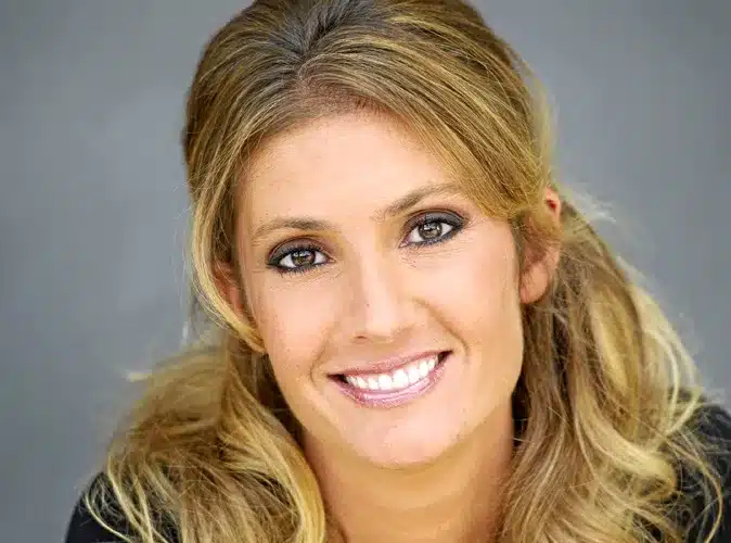 découvrez l'indignation de caroline ithurbide face aux sujets d'actualité, ses réactions marquantes en plateau et son engagement lors de débats télévisés.