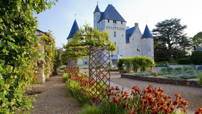 découvrez le jardin caché du château du rivau, un lieu enchanteur où nature et histoire se rencontrent pour une visite inoubliable au cœur de la vallée de la loire.