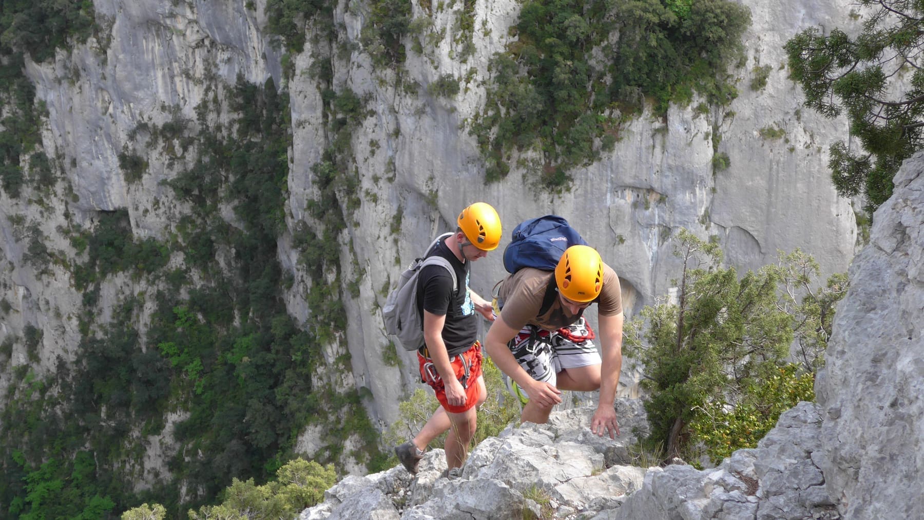 découvrez l'univers captivant de "main morte", une œuvre intrigante qui explore les thèmes du mystère et de la confrontation avec l'au-delà. plongez dans une histoire riche en émotions et en rebondissements qui vous tiendra en haleine jusqu'à la dernière page.