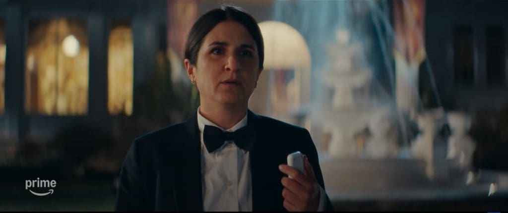 découvrez mister v dans le rôle d’un agent secret plein d’humour, au cœur d’une comédie signée simon astier. espionnage, rires et rebondissements au programme !