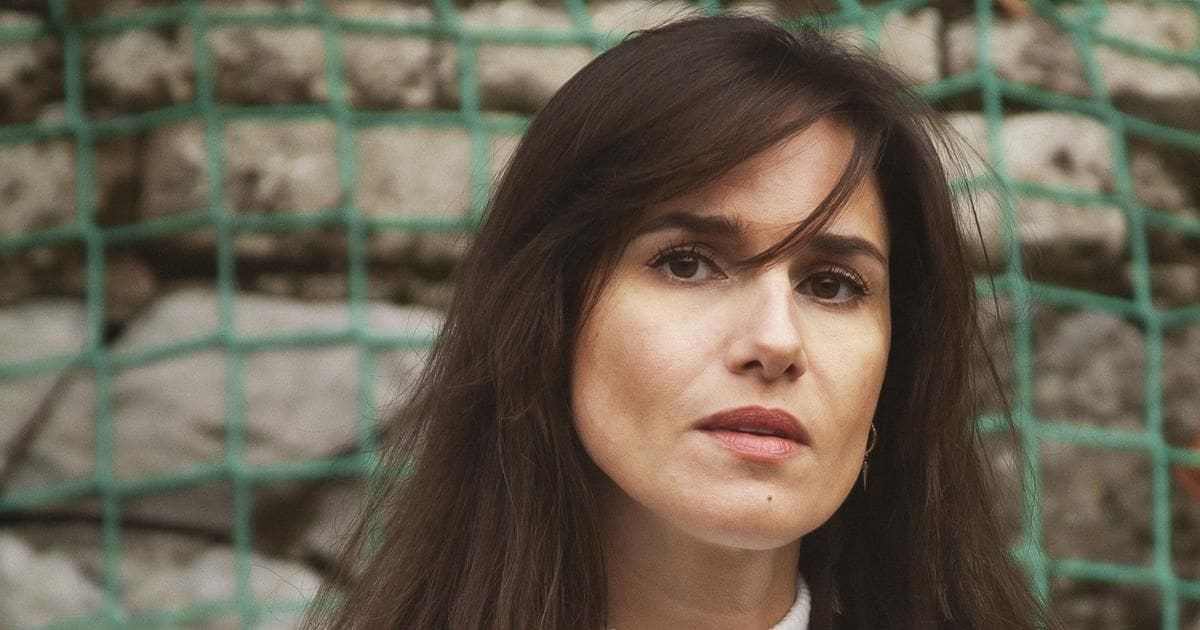 plongez dans l'intrigue de mystère marina, une histoire captivante où secrets, passions et découvertes se rencontrent au cœur d'une marina énigmatique. suspense garanti !