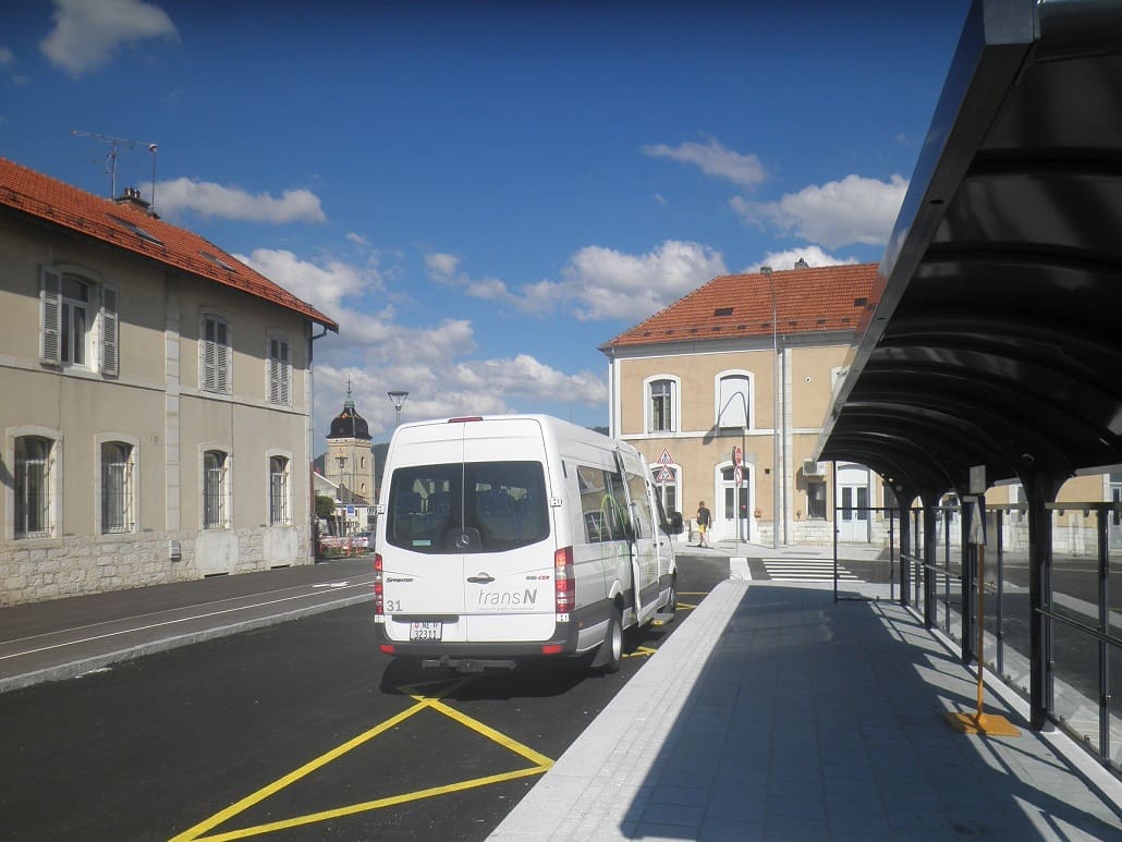 découvrez pontarlier, perle du doubs, une ville authentique au cœur du jura, célèbre pour ses paysages pittoresques, son patrimoine historique et sa célèbre absinthe.