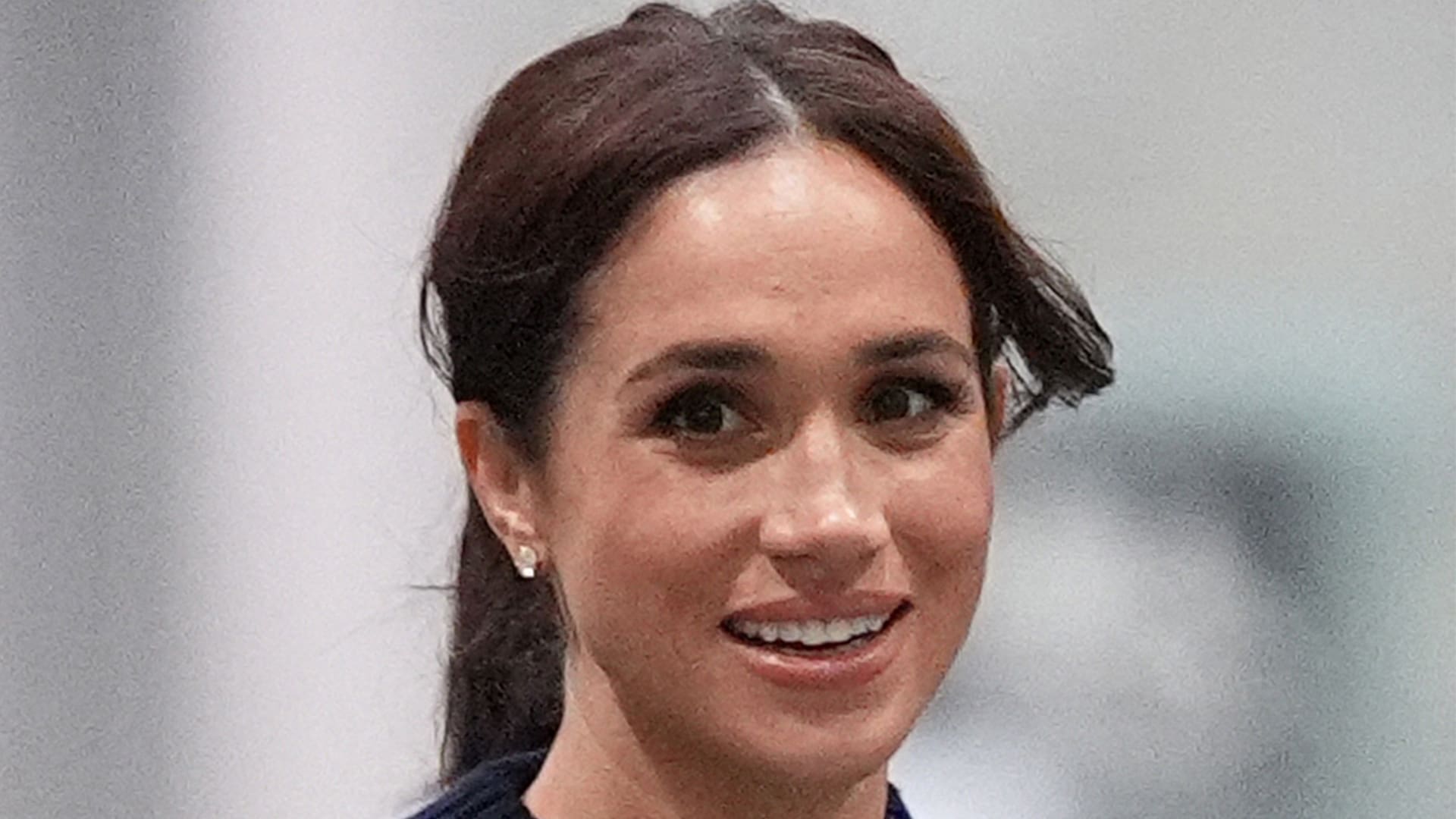 découvrez le secret anti-âge de markle: routine beauté, astuces naturelles et soins clean pour une peau lumineuse et un teint visiblement plus jeune.
