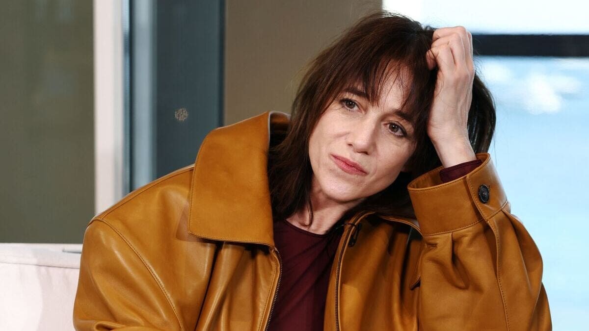 découvrez le secret de jouvence de charlotte gainsbourg : ses astuces beauté, bien-être et soins pour préserver une jeunesse naturelle et un éclat intemporel.