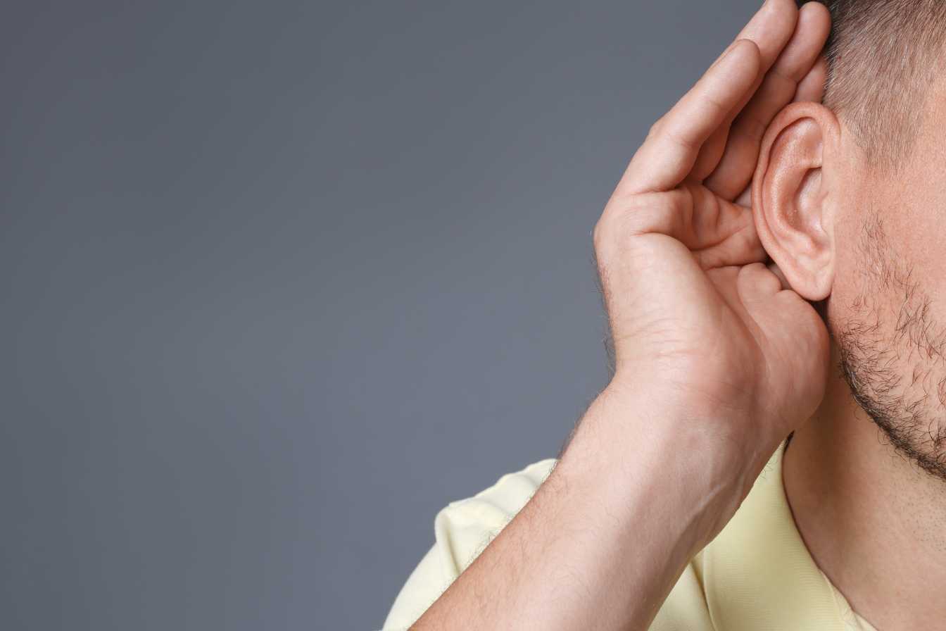 découvrez les causes possibles d’un sifflement dans l’oreille gauche, ses symptômes associés, ainsi que les solutions et conseils pour soulager ce trouble auditif courant.