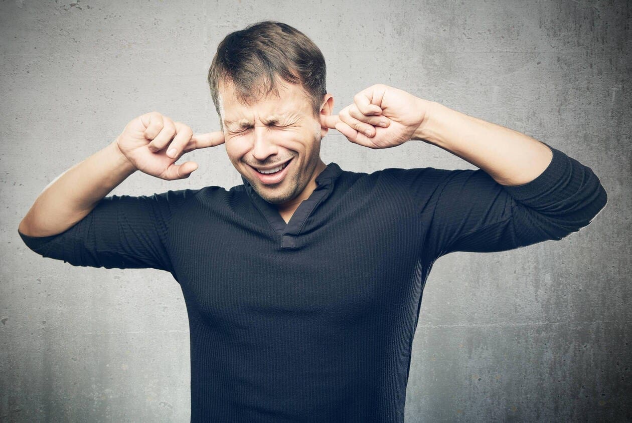 découvrez les causes possibles d'un sifflement dans l'oreille gauche, ses symptômes associés et les solutions pour soulager ce trouble auditif gênant. informez-vous sur les traitements et quand consulter un spécialiste.