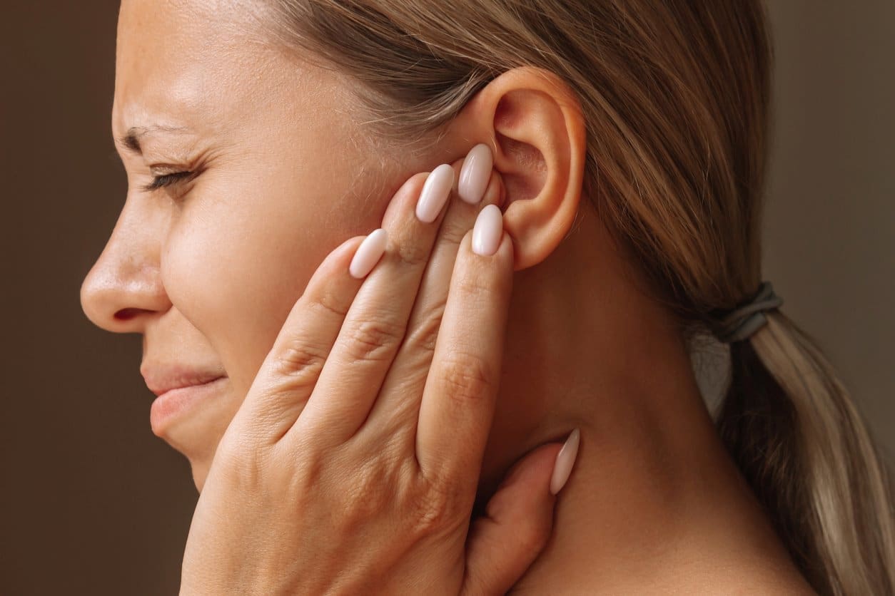 découvrez les causes possibles du sifflement dans l’oreille gauche, ses symptômes associés et les solutions pour soulager ce type d’acouphènes. informations, conseils et traitements pour retrouver votre confort auditif.