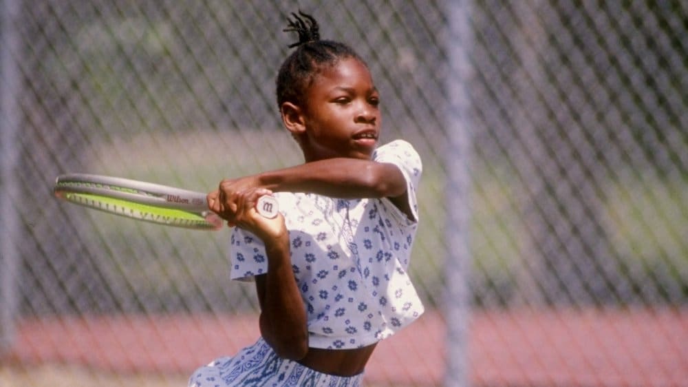 découvrez la transformation impressionnante de serena williams, de ses débuts sur les courts de tennis à son évolution en véritable icône mondiale du sport et de la mode.