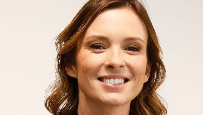 découvrez les vacances secrètes d'isabelle ithurburu : destinations cachées, anecdotes exclusives et moments privilégiés loin des projecteurs. suivez son escapade confidentielle et plongez dans les coulisses de son été unique.