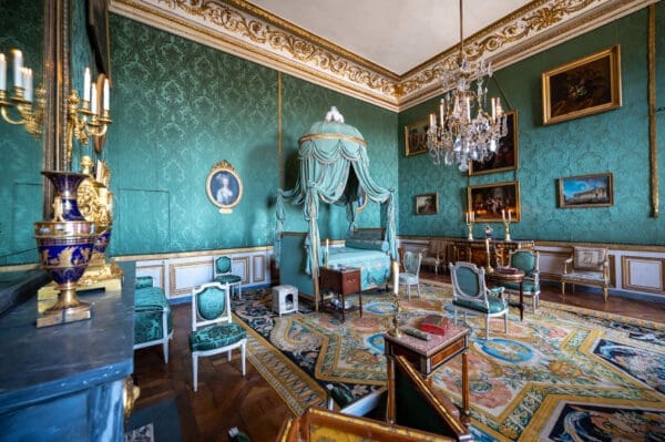 découvrez l’élégance parisienne lors d’une visite guidée d’un hôtel particulier à paris : histoire, architecture et anecdotes vous plongent dans le raffinement du patrimoine parisien. idéal pour amateurs de culture et curieux.