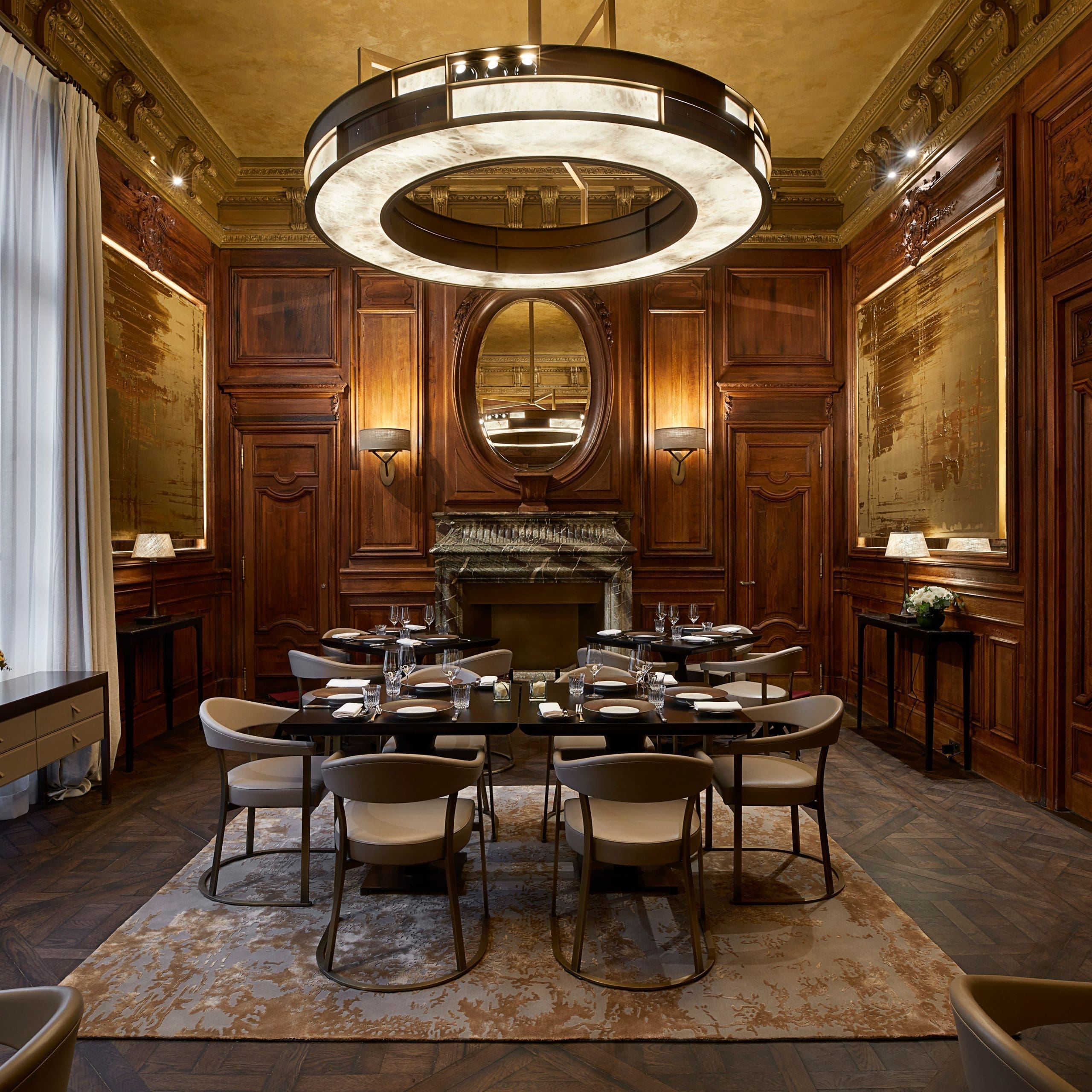 découvrez l’élégance et l'histoire des hôtels particuliers parisiens lors de visites guidées exclusives à paris. plongez dans l’architecture raffinée et les secrets bien gardés de ces demeures prestigieuses.