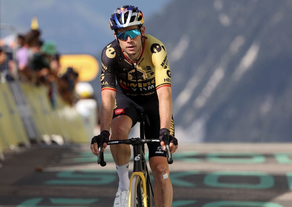 découvrez le parcours exceptionnel de wout van aert, cycliste d'élite, qui relève le défi gravel tout en se préparant pour l'euro. suivez son aventure inspirante entre endurance et stratégie sur les routes et chemins de gravier.