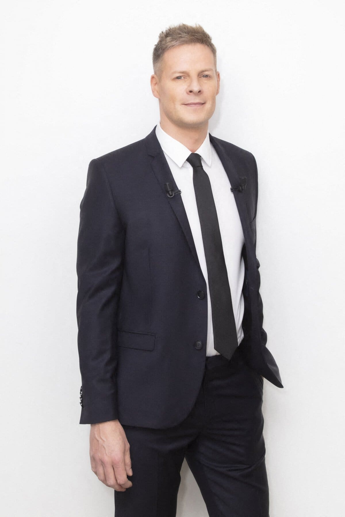 découvrez les raisons de l'absence de matthieu delormeau dans les médias et son actualité récente. toutes les informations sur le retour potentiel de l'animateur.