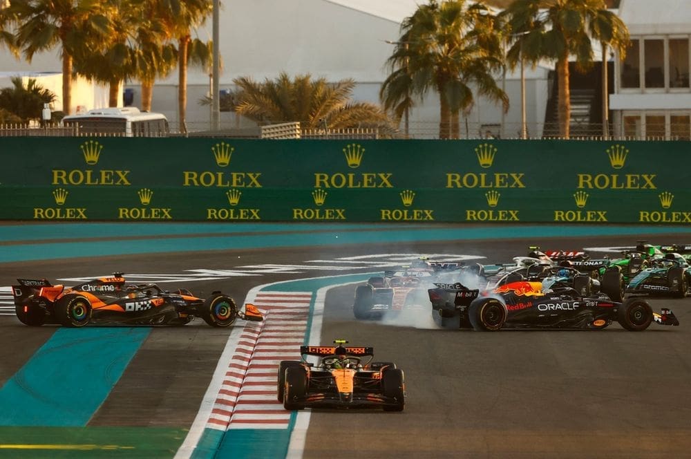 découvrez l’astuce technique secrète de max verstappen qui fait la différence en f1 : analyses, conseils et explications pour comprendre ses performances exceptionnelles au volant.