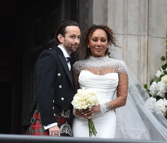 découvrez tous les détails sur la cérémonie nuptiale de bérengère krief, l'humoriste française, entre moments d'émotion, invités prestigieux et anecdotes inoubliables de son mariage.