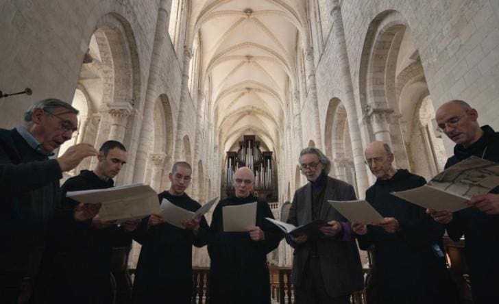 découvrez la puissance apaisante du chant sacré des moines : une tradition ancestrale mêlant spiritualité, méditation et harmonie pour inspirer la paix intérieure.