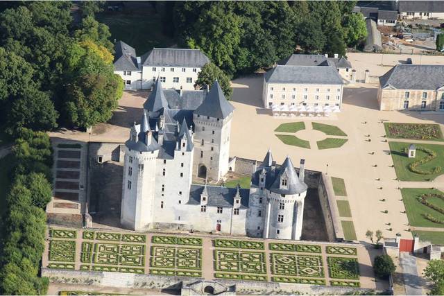 découvrez les plus beaux châteaux d'indre-et-loire : histoire, visites et conseils pour explorer ces joyaux du patrimoine au cœur de la vallée de la loire.