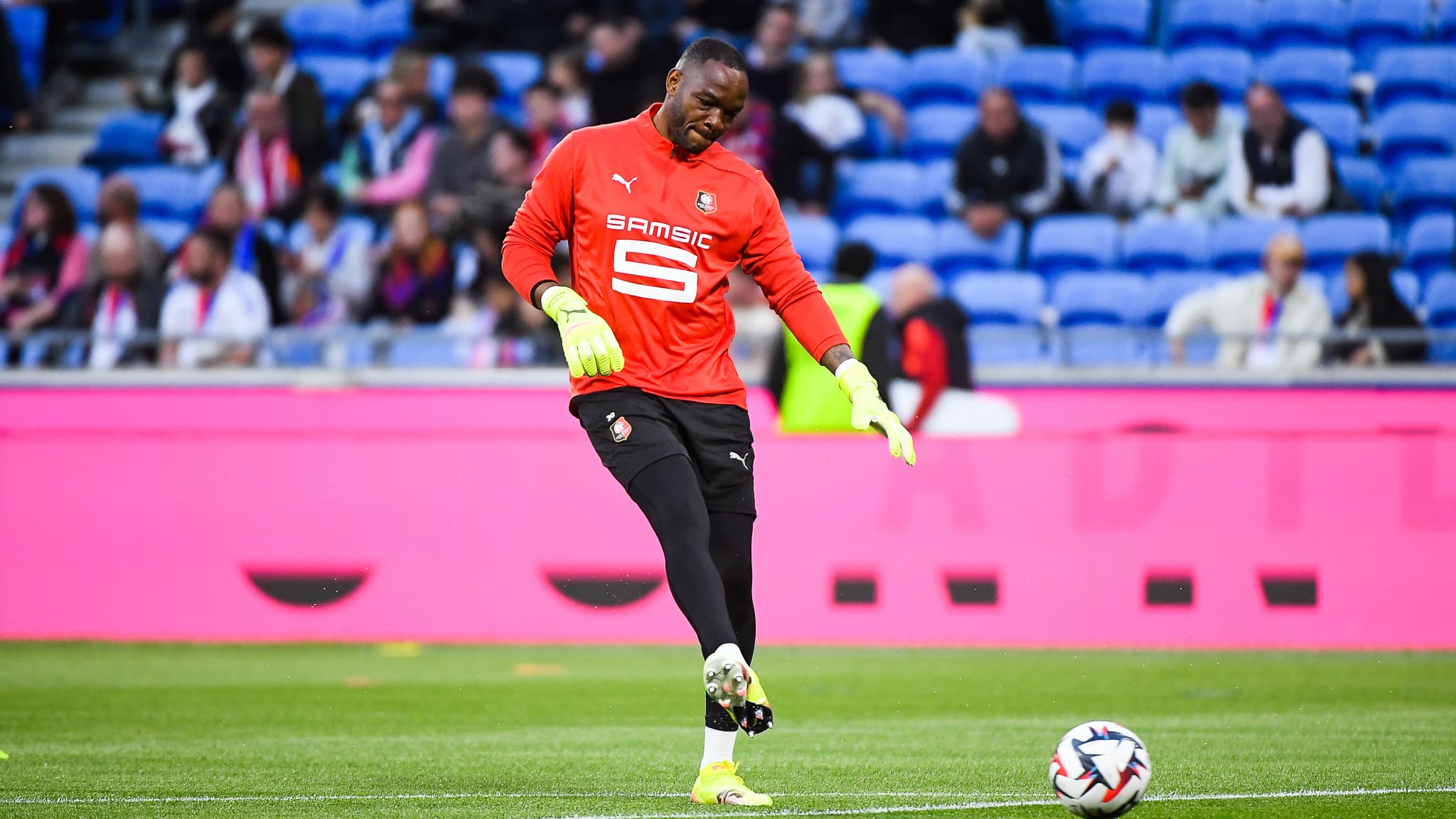 découvrez les conseils et les clés du succès à marseille partagés par steve mandanda, emblématique gardien de l'om : motivation, esprit d’équipe et passion pour réussir dans la cité phocéenne.