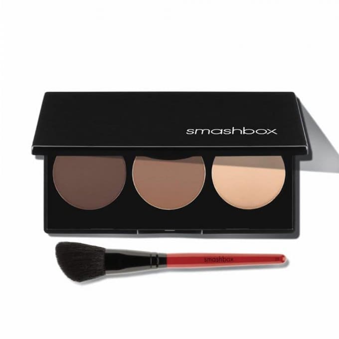 découvrez nos astuces et conseils pour réussir un contouring parfait, sublimer votre visage et obtenir un maquillage professionnel facilement à la maison.