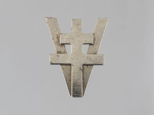 découvrez l'histoire et la signification de la croix de lorraine, symbole emblématique de la france libre et de la région lorraine, utilisée dans de nombreux contextes culturels, historiques et spirituels.