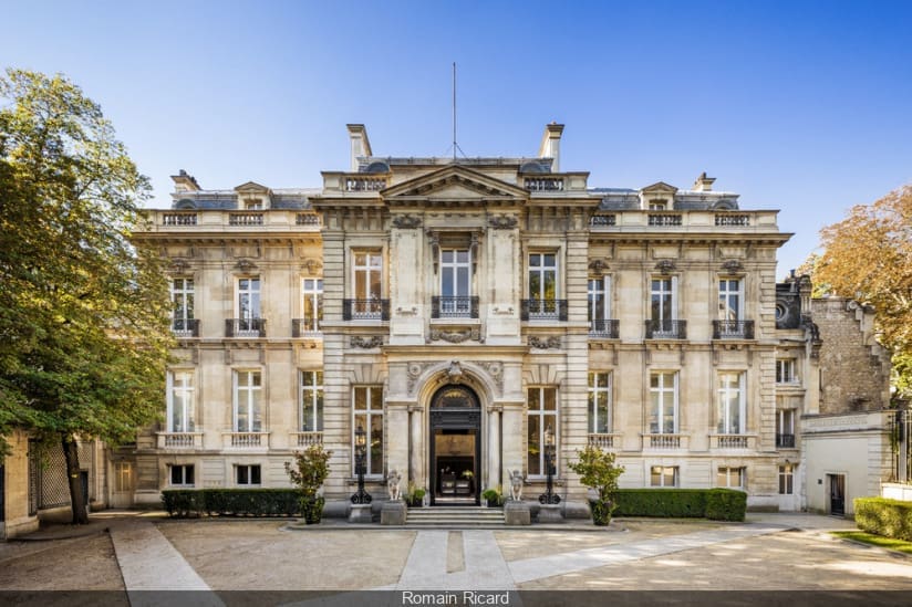 plongez dans l’univers fascinant du château rothschild où deux baronnes s’affrontent dans un duel d’élégance, d’influence et de secrets. découvrez une histoire palpitante de rivalité au cœur de l’aristocratie.