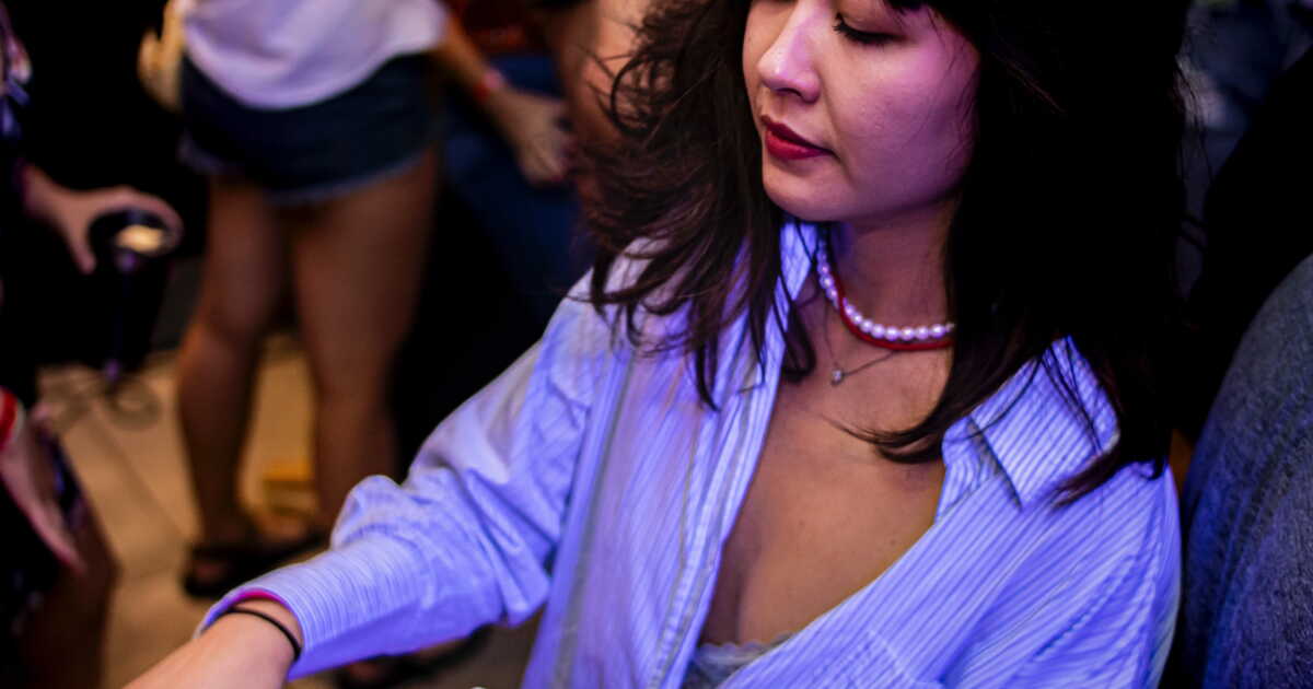 découvrez la signification de l'heure miroir 16h16, interprétations spirituelles, messages des anges et conseils pour mieux comprendre ce synchronicité dans votre vie quotidienne.