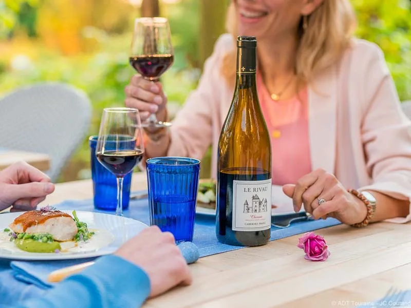 découvrez jardin secret, un restaurant raffiné où saveurs créatives et ambiance chaleureuse se rencontrent. profitez d’une cuisine généreuse dans un cadre verdoyant et intimiste, idéal pour partager des moments d’exception à paris.