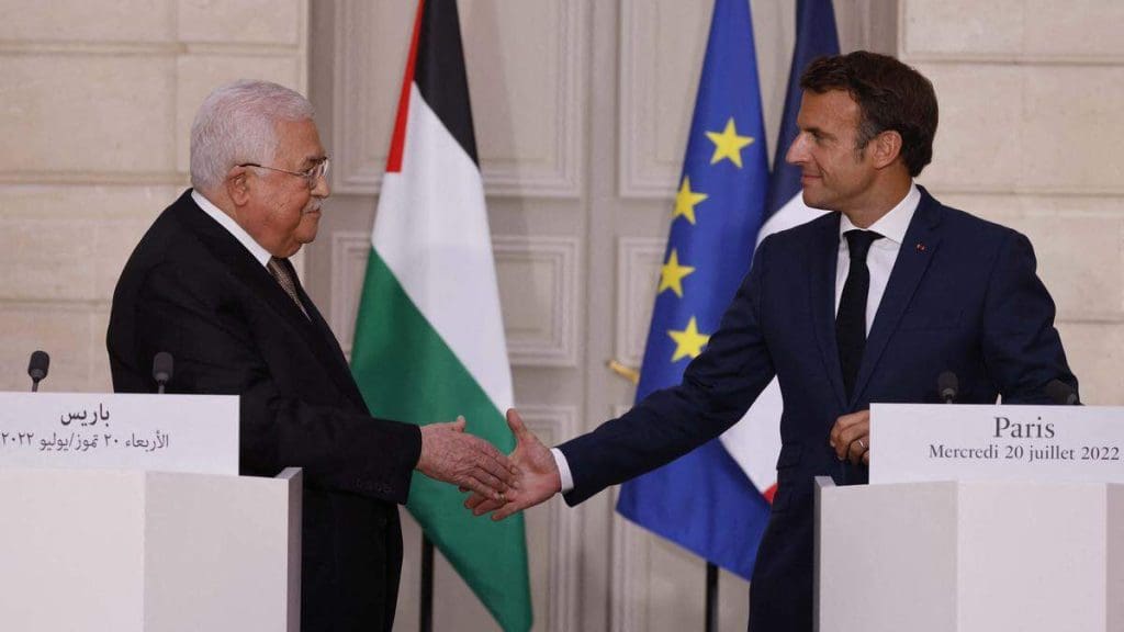 découvrez comment emmanuel macron aborde la question palestinienne à travers le prisme du narcissisme diplomatique : analyse des enjeux, prises de position et répercussions sur la politique internationale de la france.