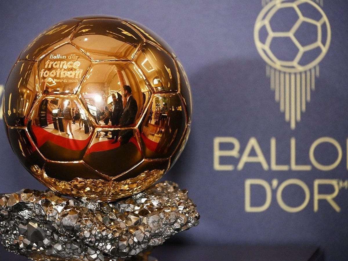 découvrez les secrets et les énigmes entourant le ballon d'or : critères de sélection, débats et faits surprenants sur l'un des prix les plus prestigieux du football.