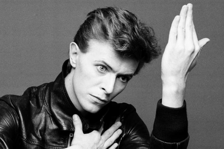 découvrez un projet méconnu de david bowie : explorez les coulisses, les influences et l'impact de cette œuvre inattendue qui révèle une facette inconnue de la légende musicale.